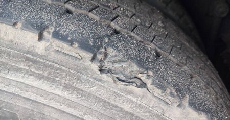 Bezpieczeństwo przede wszystkim. Policjanci ujawnili poważne usterki w autokarze — wycieczka dzieci opóźniona