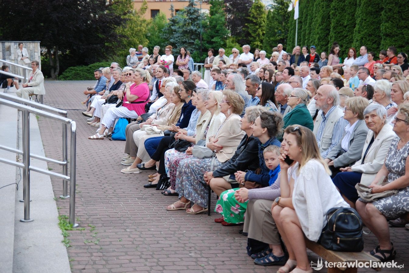 Koncert muzyki chrześcijańskiej na Zazamczu