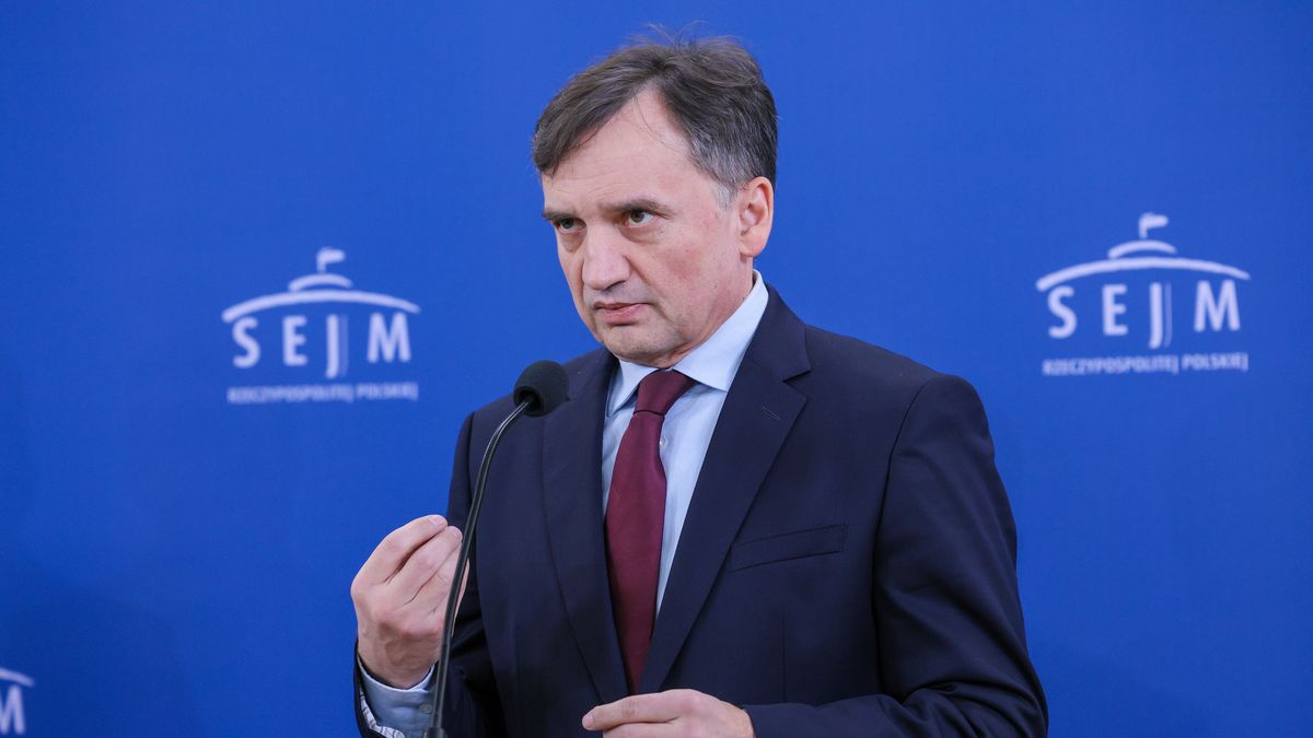 Warszawa, 03.02.2025. Poseł PiS Zbigniew Ziobro podczas konferencji prasowej w Sejmie w Warszawie, 3 bm. (sko) PAP/Rafał Guz