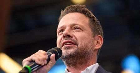 Nie oszczędził Kaczyńskiego i Morawieckiego. Przerwano mu w pół słowa