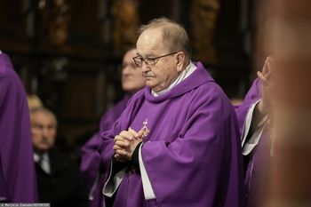 Afera wokół KPO. Głos zabrał kontrowersyjny redemptorysta