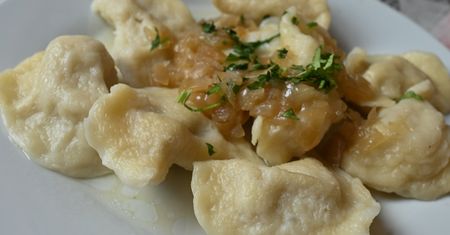 Do farszu na pierogi dodaję placki ziemniaczane. Teściowa była zdumiona