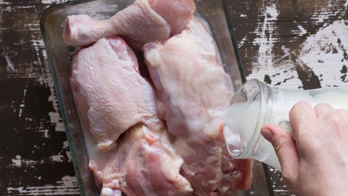 Nie mocz mięsa w mleku. Powód jest zaskakujący