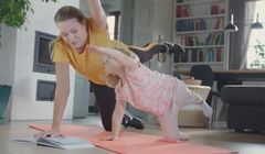 Tamara Arciuch z Bartłomiejem Kasprzykowskim zachęcają do czytania (wideo)