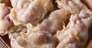 W maju babcia robiła takie pierogi. Przepychaliśmy się o to, kto pierwszy dostanie swoją pyszną porcję