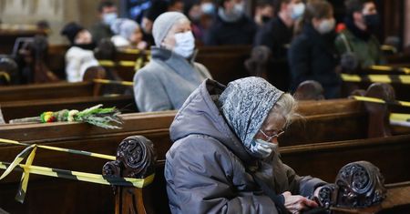 Jak księża liczą wiernych w kościołach? Dwie metody zaskakują