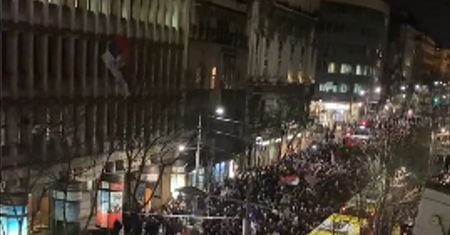 Serbowie wyszli na ulice Belgradu. "Co jest z wami nie tak?"