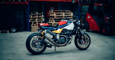 Wyjątkowy custom Indian FTR AMA to pierwszy z dwóch projektów