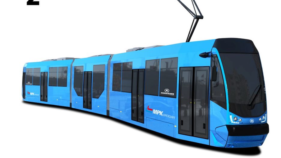Wrocław. Tramwaje, wiadomo, niebieskie. Pomkną po szynach jak w piosence