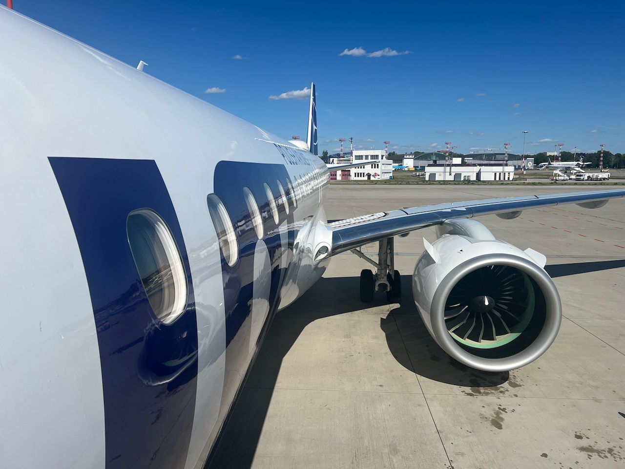 Embraer E195-E2
