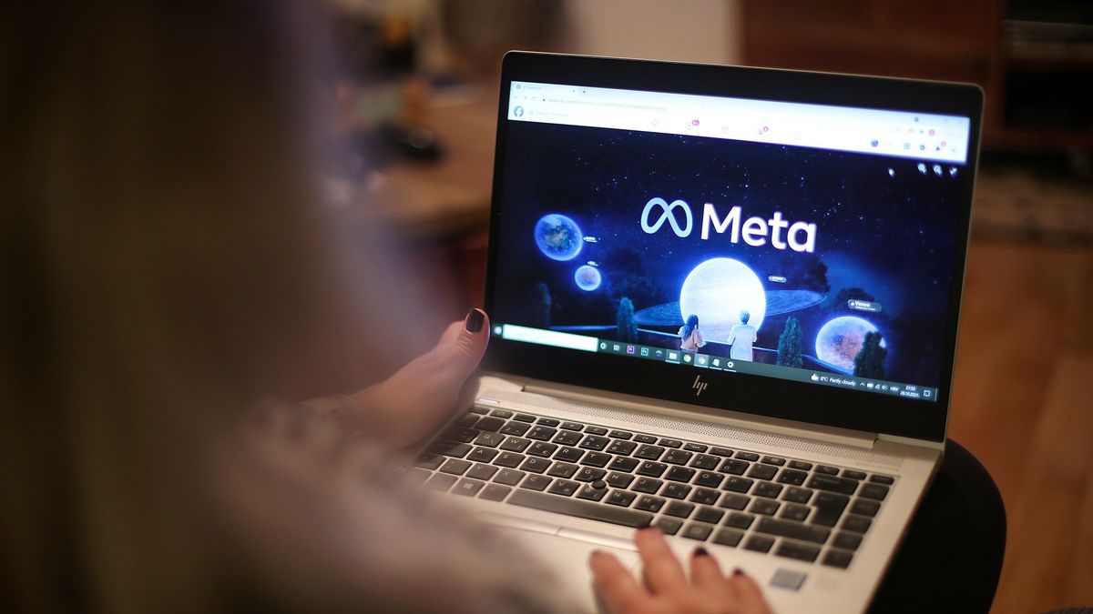 Sp�?ka Facebook zmienia nazw? na Meta
CEO Mark Zuckerberg announced Thursday that Facebook the company is changing its name to Meta to reflect its growing focus on the metaverse.He made the announcement during the company's annual Connect conference streaming Thursday, in Zagreb, Croatia, on October 28, 2021 Photo: Goran Stanzl/PIXSELL
Goran Stanzl/PIXSELL