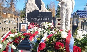 Żołnierz zginął na granicy. Tak wygląda grób sierż. Mateusza Sitka