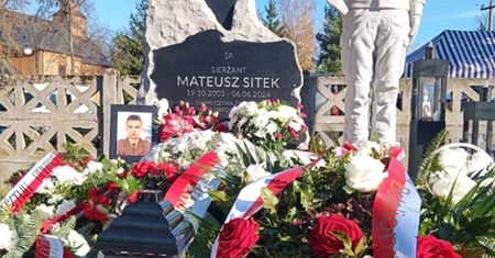 Żołnierz zginął na granicy. Tak wygląda grób sierż. Mateusza Sitka