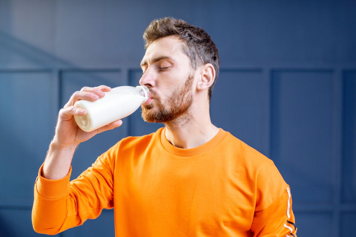 Czy dorośli powinni pić tłuste mleko?