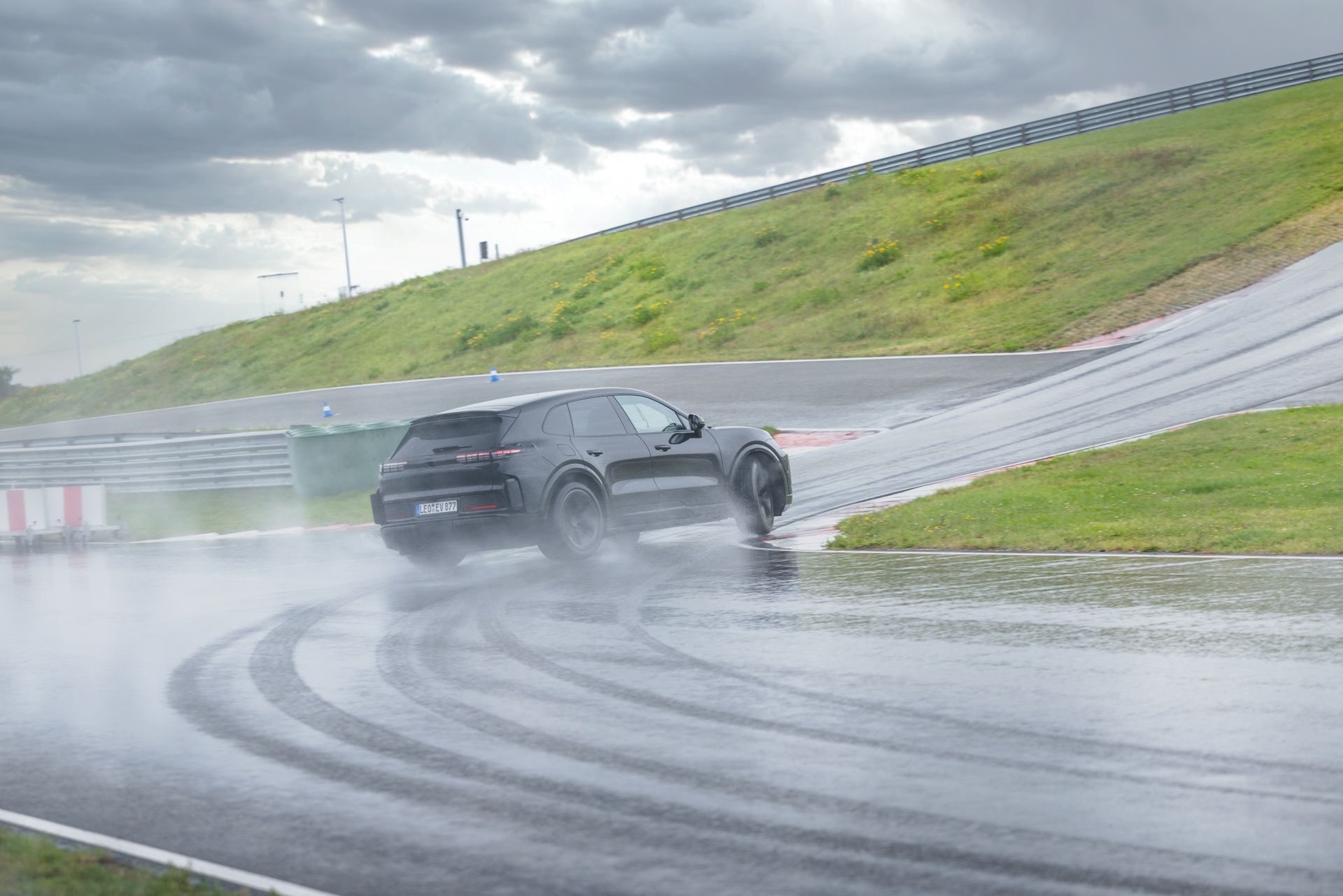 Porsche Cayenne Electric (2026)
