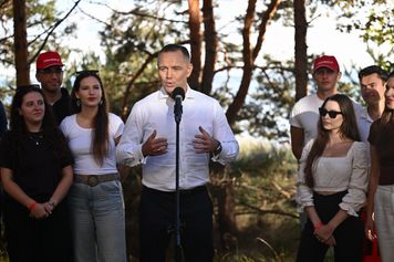 Bezpłatna nauka jazdy w szkołach. Karol Nawrocki zapowiada