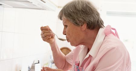 Dieta, która wydłuża życie. Naukowcy wskazują, co warto jeść na co dzień