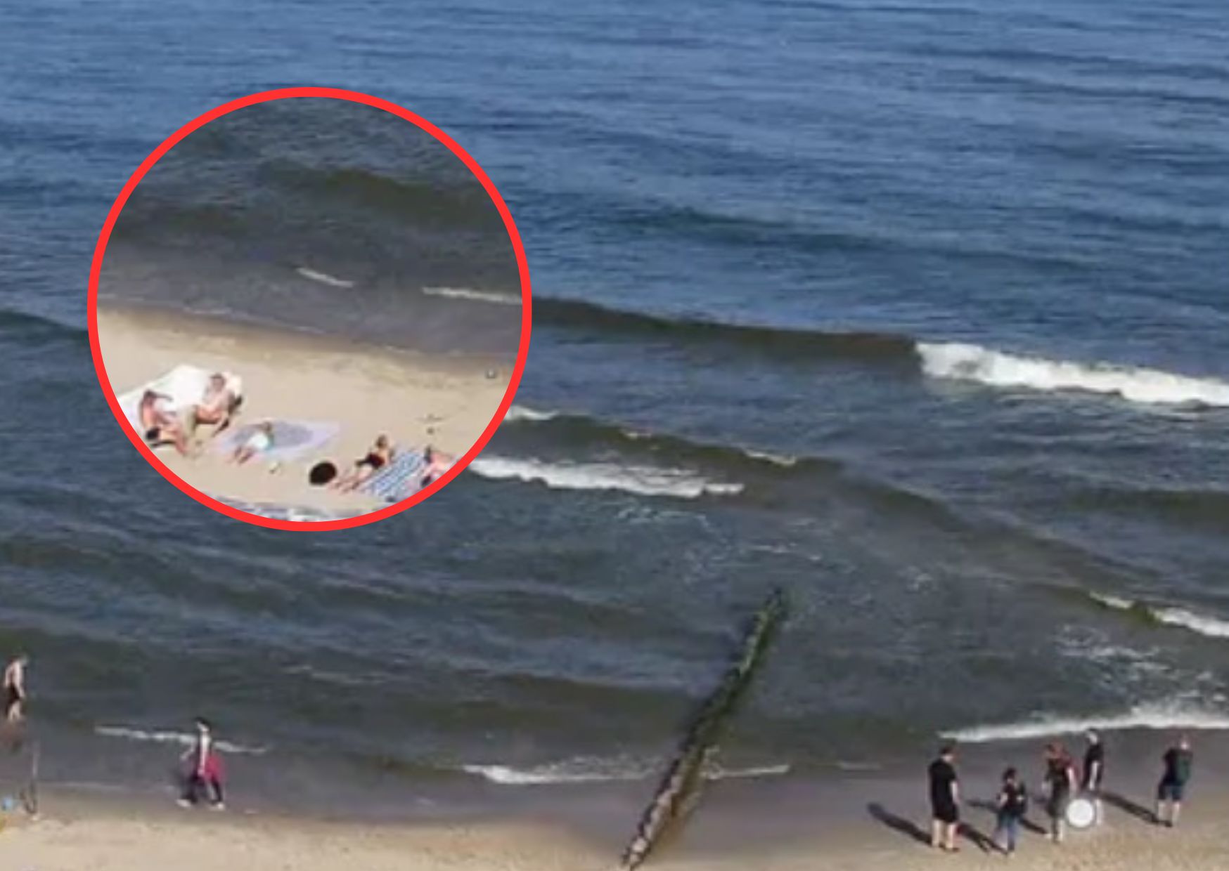 Imponujący parawan na plaży w Rewalu