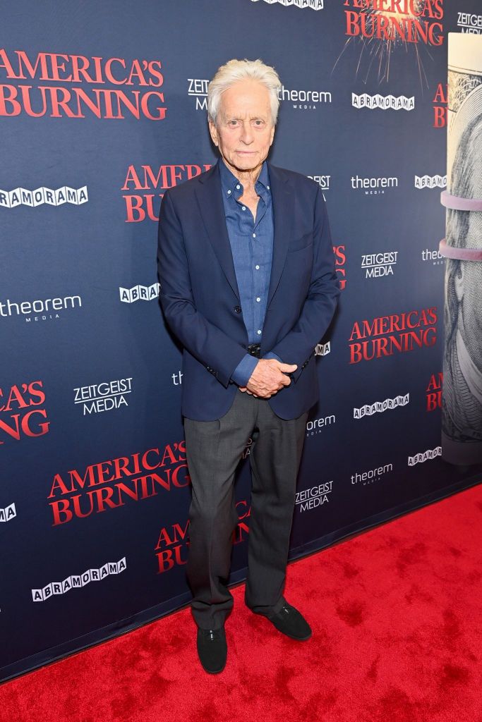 Michael Douglas na premierze filmu "America's Burning"