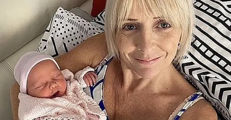 Urodziła pierwsze dziecko w wieku 53 lat. Mówi, ile ją to kosztowało
