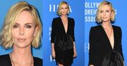 Szczupła Charlize Theron w sukience ze zwiędłą kokardą
