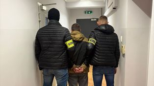 Końskie: Namierzyli auto w lesie. W środku podejrzany o oszustwo na 94-latce i kilkanaście tysięcy złotych