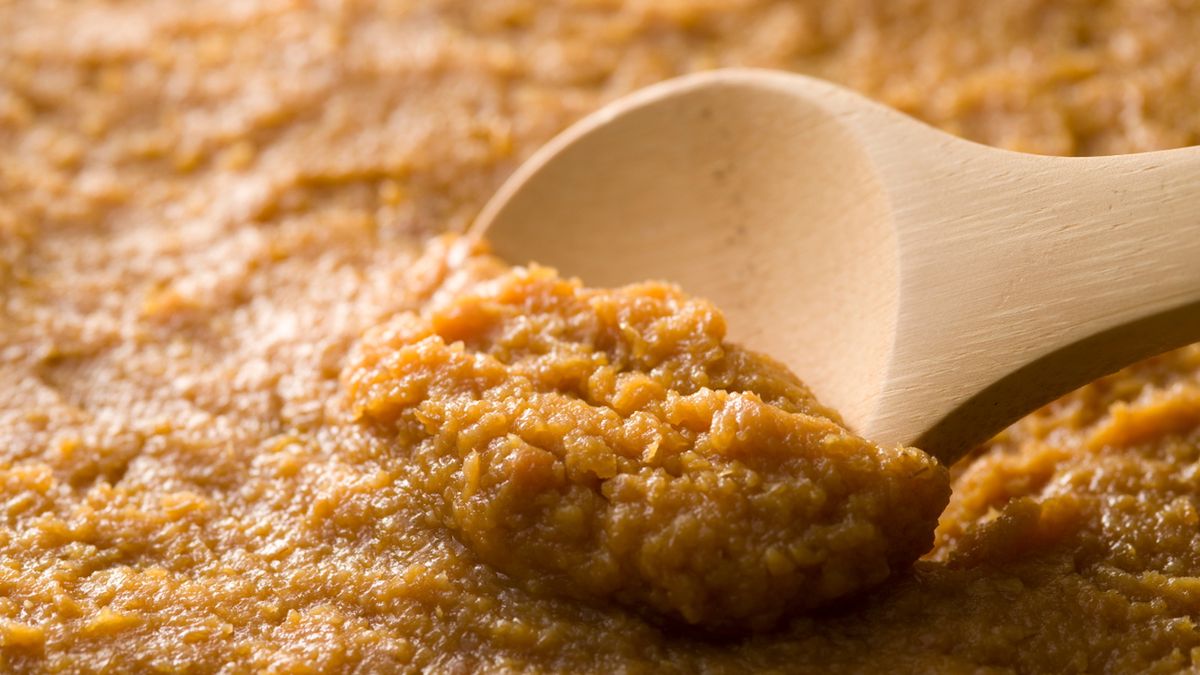 Pasta miso jest produkowana ze sfermentowanej soi