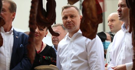 Policja zatrzymała mężczyznę, który według funkcjonariuszy miał znieważać prezydenta. Usłyszy zarzuty