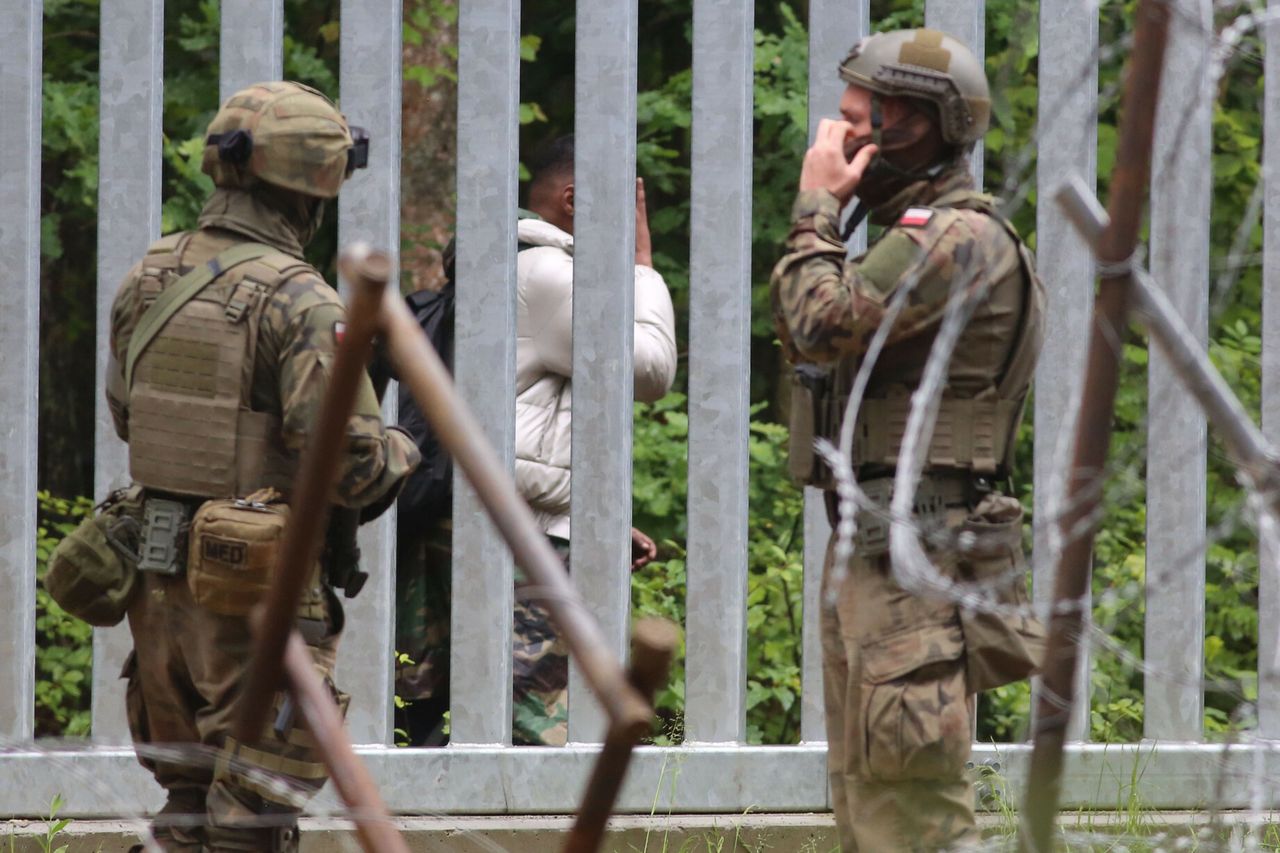 Kryzys na granicy. Ujawniają kto, gdzie i ilu migrantów szkoli do ataku