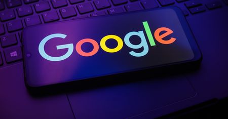 Google wycofuje niektóre podsumowania AI. Mogą być mylące