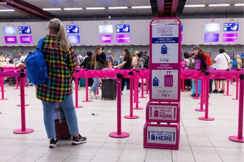 Pasażerowie oburzeni. Wizz Air tłumaczy się z opłat za bagaże