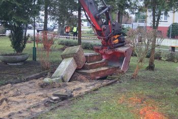 Demontaż sowieckiego obelisku w Maszewie - kolejny krok ku dekomunizacji przestrzeni publicznej
