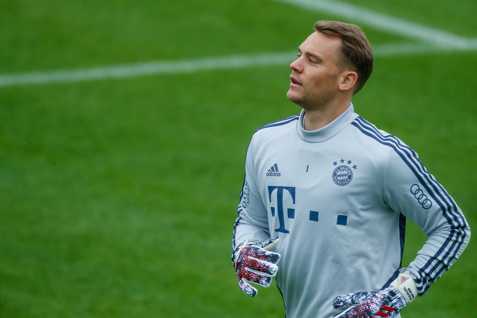 Manuel Neuer związał się z 15 lat młodszą Aniką Bissel.