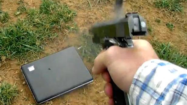 Destrukcja laptopów. Czas na masową egzekucję! 1