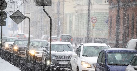 Zmiana w sprawie zakazu sprzedaży aut spalinowych? "Szansa na wycofanie"