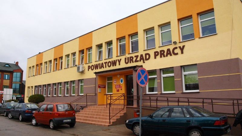 Do powiatowych urzędów pracy napłynęło zdecydowanie mniej ofert zatrudnienia.
