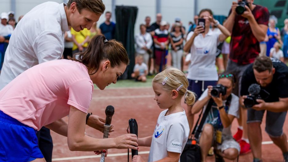 Śląskie. Agnieszka Radwańska zagrała z najmłodszymi adeptami tenisa ziemnego w Bytomiu.