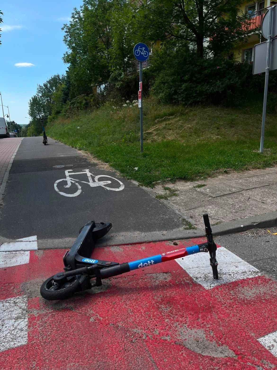 Koniec z hulajnogami blokującymi chodniki. Płock wprowadza odholowania