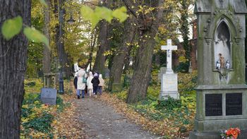 Żory: Pochowano tu tysiące osób. Dawny cmentarz dziś jest parkiem
