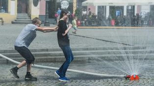 Warszawa szykuje się na upały. Działa już 150 "Miejsc Chłodu". Gdzie chronić się przed gorącem?