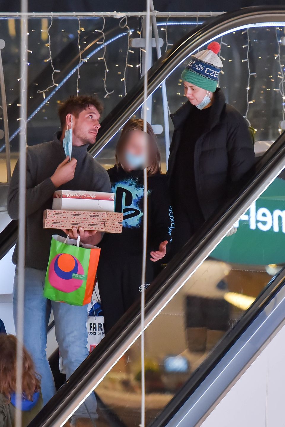 Mikołaj Roznerski i Marta Juras uczcili urodziny syna wypadem do galerii