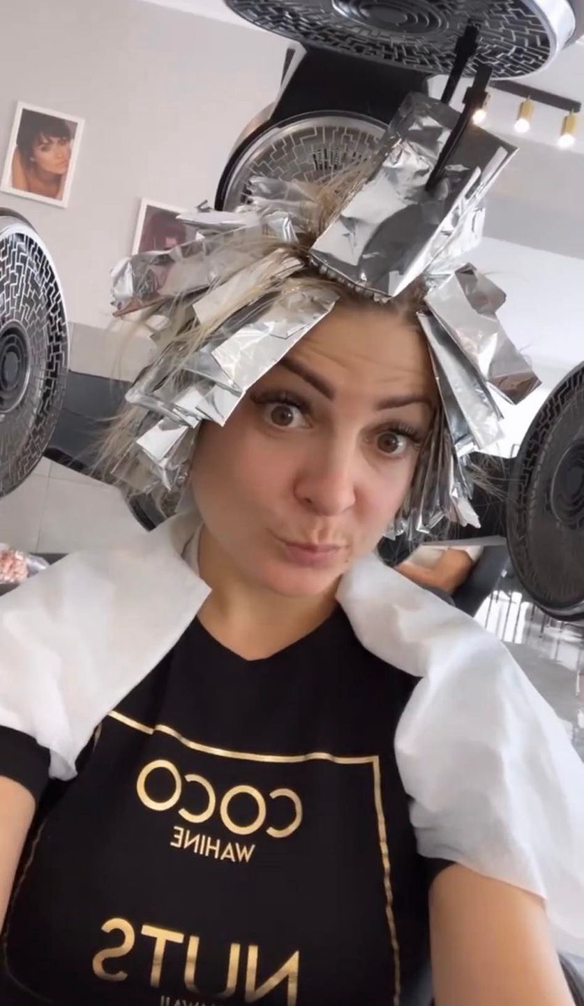 Magdalena Narożna robi sobie doczepy