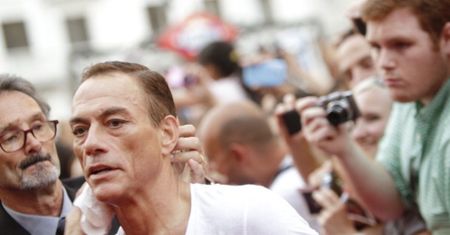 Napad w Paryżu. Van Damme skutecznie odwrócił uwagę