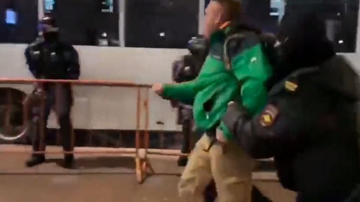 Nagranie wideo z aresztowanym Rosjaninem podbija sieć