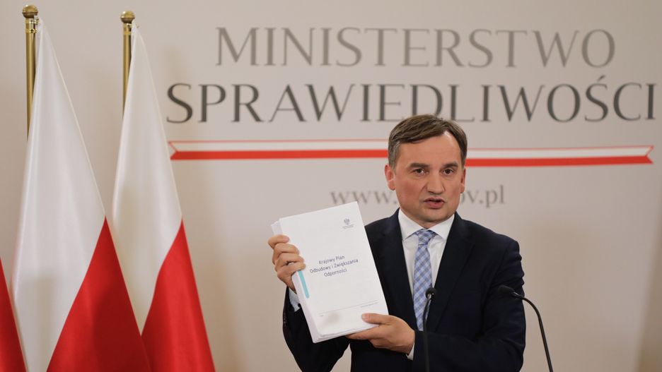 Minister Sprawiedliwości Zbigniew Ziobro podczas konferencji prasowej.