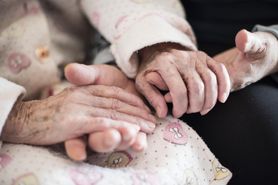 Badania Duńczyków: Parkinson atakuje nie tylko mózg, ale i jelita