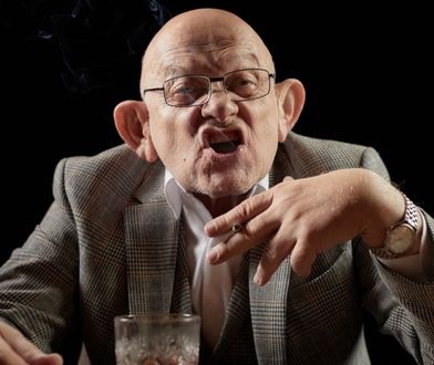 Urban siedzi na muszli, gdy umiera papież. Obrazoburczy spektakl w Krakowie