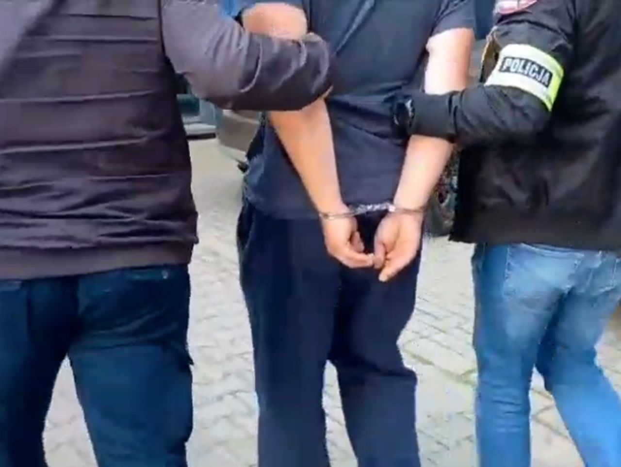 Płock: Pościg za kradzionym bmw. Kierowca zatrzymał się dopiero po strzałach policji