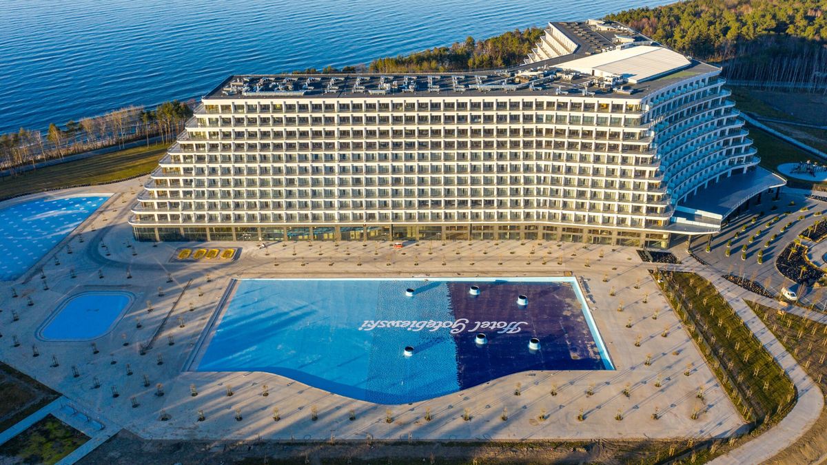 Hotel Go??biewski w Pobierowie
19.03.2025 Pobierowo Budowa Hotelu Golebiewski w nadmorskim Pobierowie. Najwiekszy hotel w Polsce. Termin oddania obiektu do uzytku byl juz wielokrotnie przekladany.  Fot. Przemek Swiderski/REPORTER
Przemek Swiderski/REPORTER