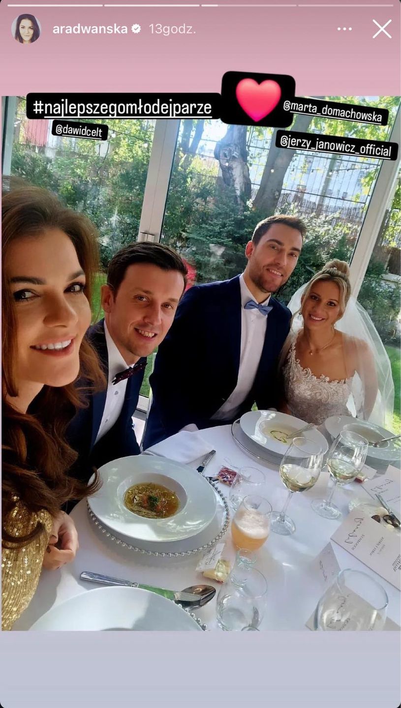 Agnieszka Radwańska bawi się na weselu Jerzego Janowicza
